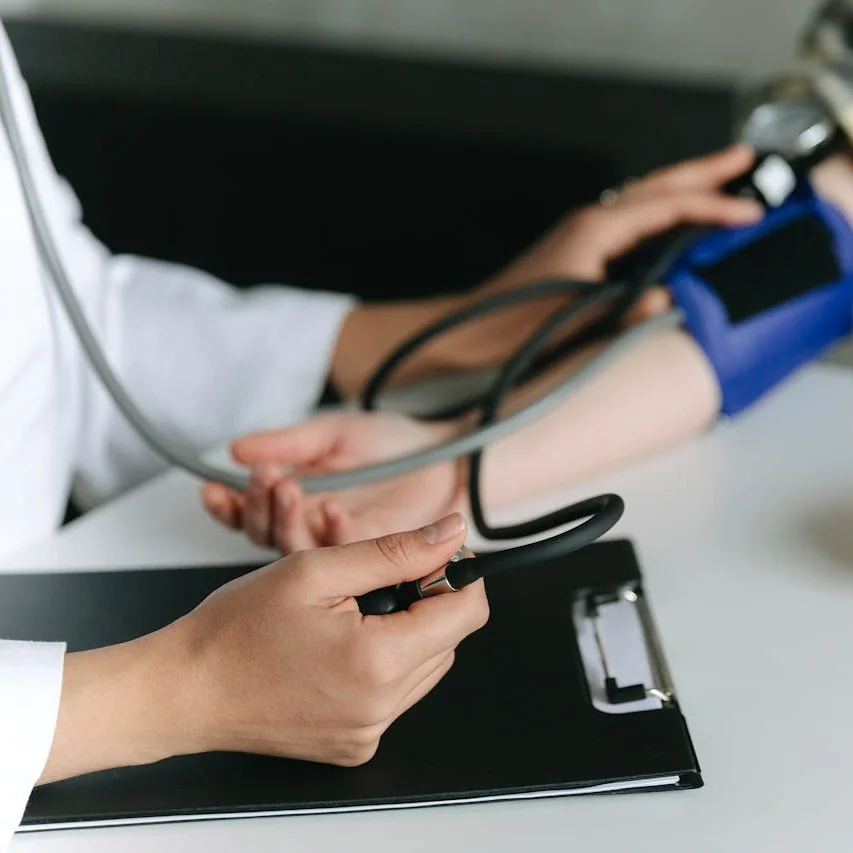 Medición de presión arterial para control de hipertensión